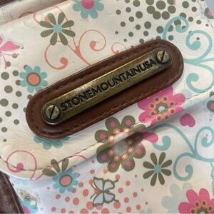 Stone Mountain Floral Shoulder Bag - Cream Floral. Turtle charm pull. Pre-owned.